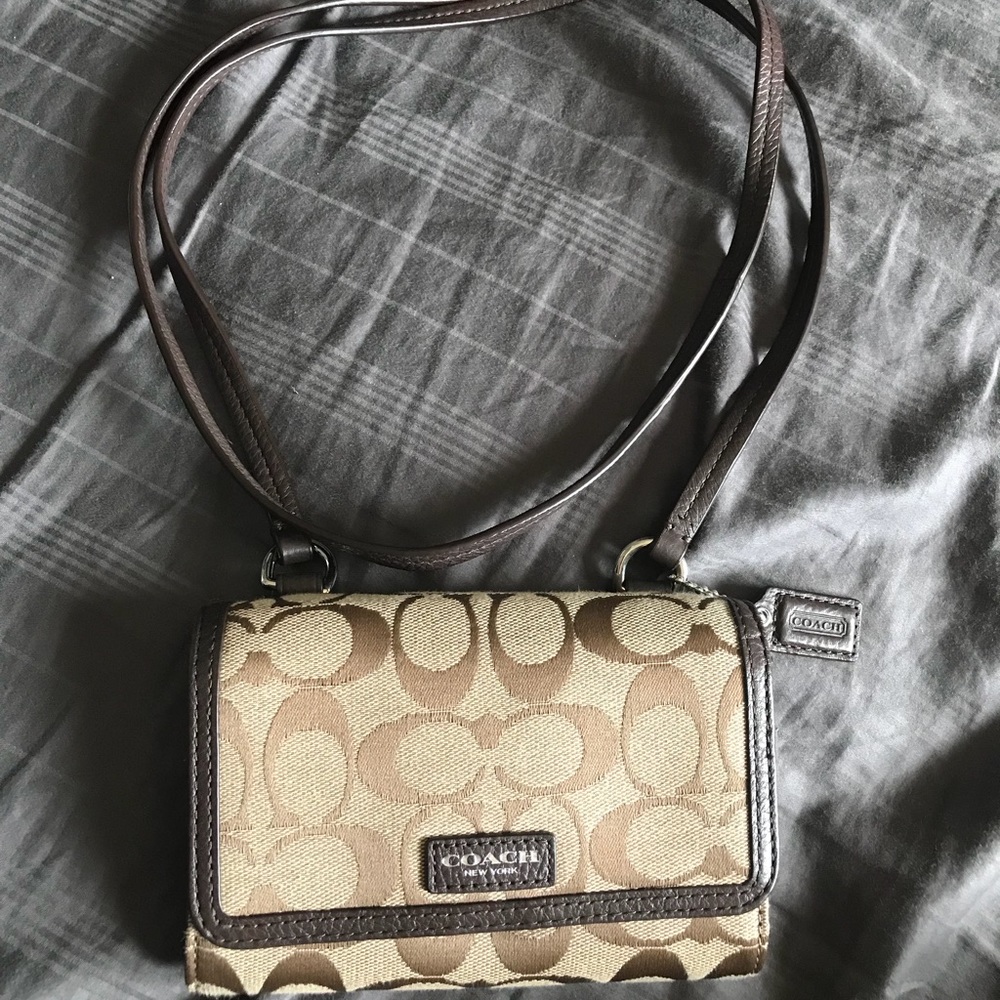 COACH 🌸Avery Sig. Cross Body